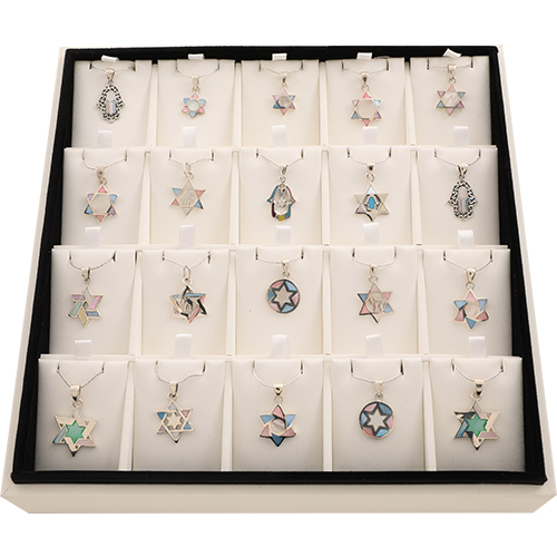 סטנד תליוני יודאיקה צדף עם שרשרת (20)